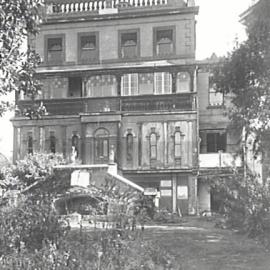 Dilapidated historic mansion, Agincourt, Wylde Street Potts Point, 1940