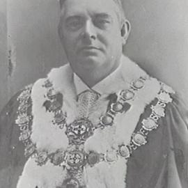 Portrait of Lord Mayor and Alderman Sir Arthur A Clement Cocks, Municipal Council of Sydney, 1913